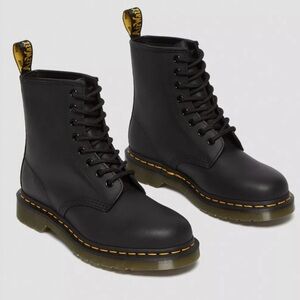 Doc Martens 1460 GREASY LEATHER LACE UP BOOTS